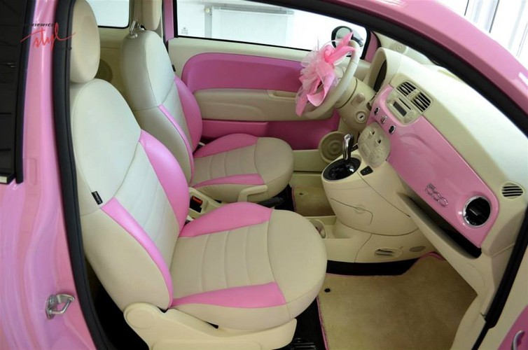 Grażyna Szapołowska sprawiła sobie różowego fiata 500