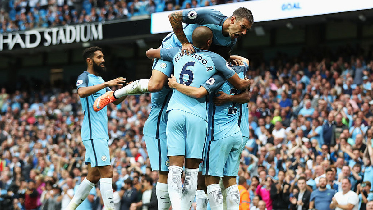 W najbliższej kolejce Premier League szykuje się hitowe starcie pomiędzy Manchesterem United i Manchesterem City. Niezależnie od tego, co wydarzy się na boisku, wiemy już, że to starcie zapisze się w historii. Nigdy wcześniej bowiem na boisku nie pojawiły się jedenastki, które byłyby tak drogie.