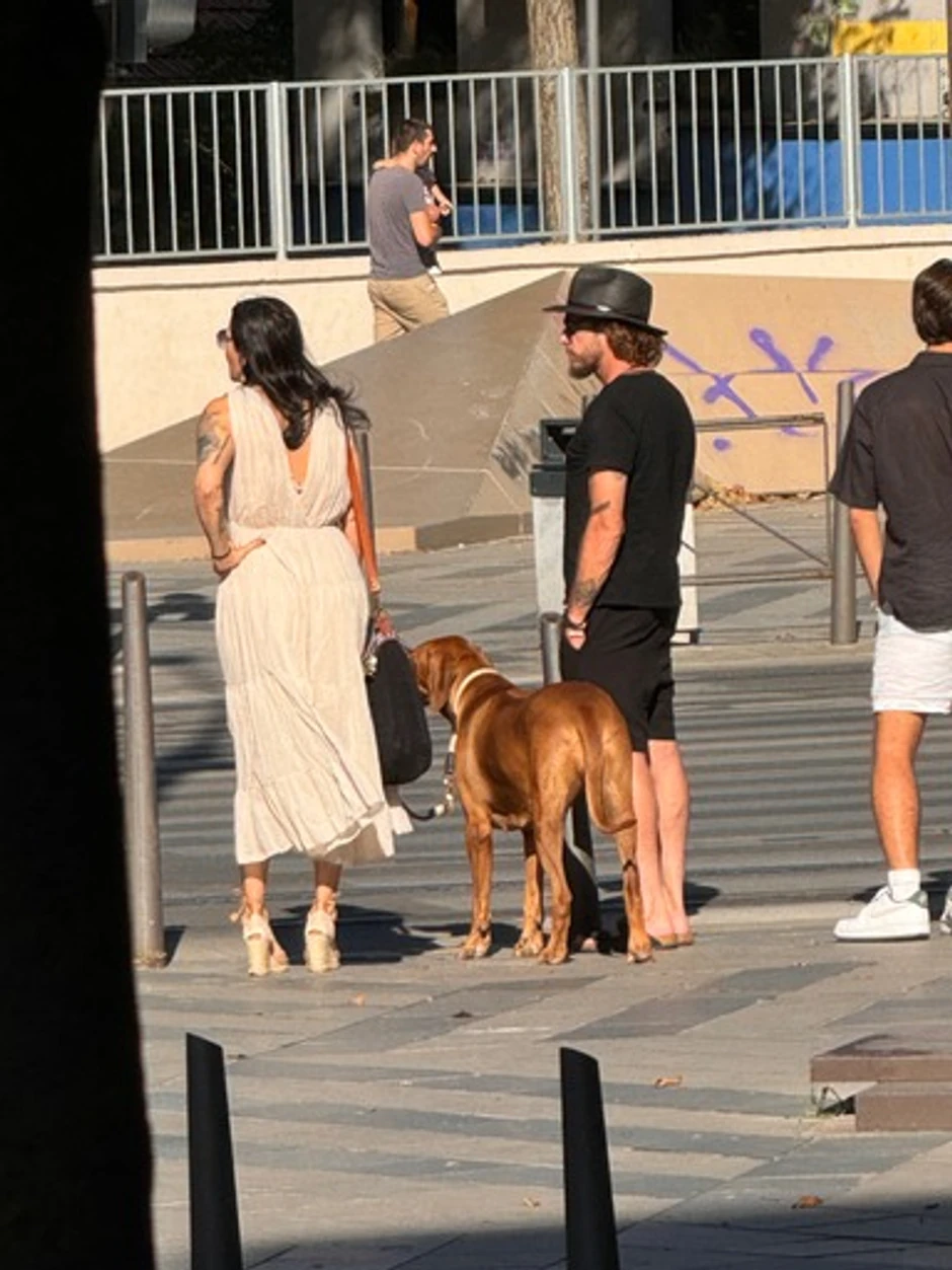 Elena sa sinovima i dečkom