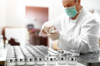 Medycyna estetyczna tylko dla lekarzy. Kosmetyczka nie może robić zastrzyków z botoksu