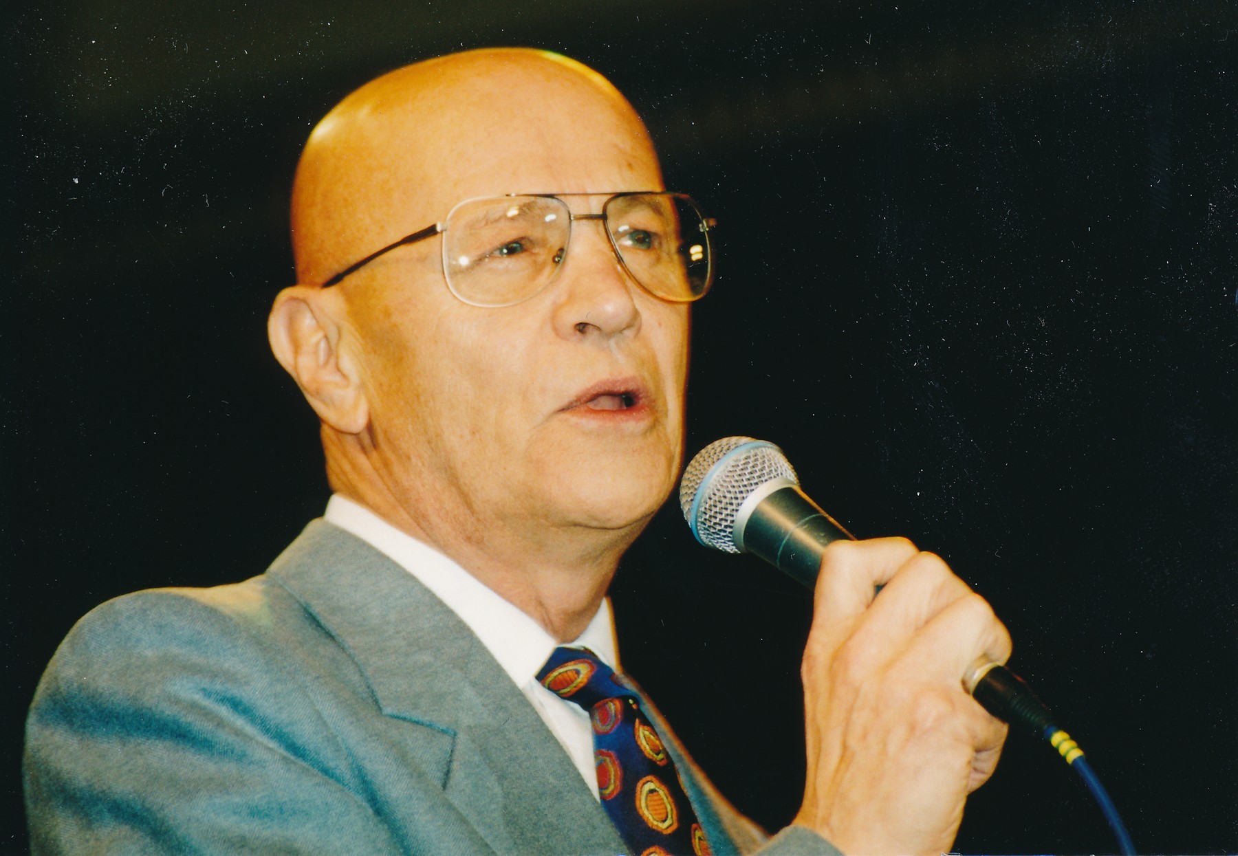 Český spevák Karel Hála.