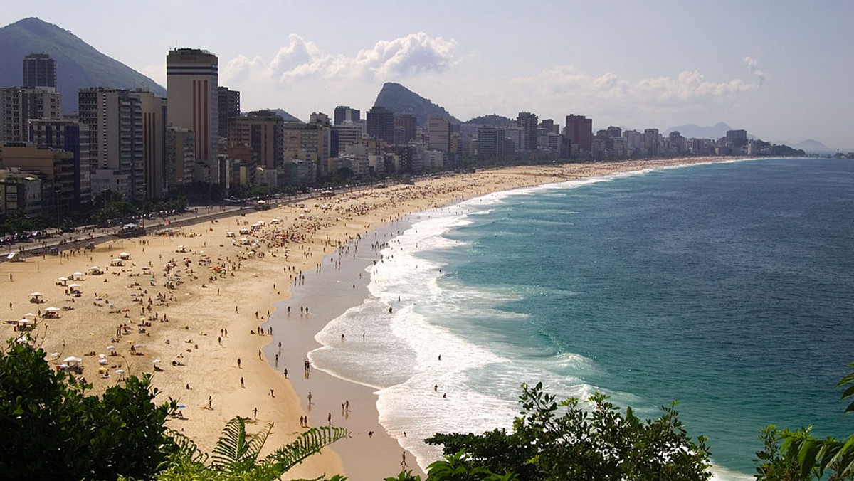 Brazylijczycy mawiają, że plaża jest najbardziej demokratycznym miejscem w ich kraju. Ale niektóre plaże (oraz wylegujące się na nich ciała) są równiejsze niż inne.