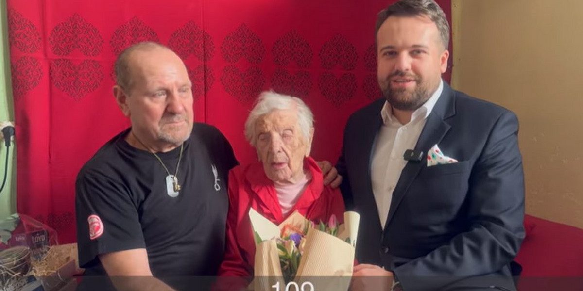 Pani Jadwiga Farafoszyn jest jedną z pięciu najdłuższej żyjących osób w Polsce. Teraz, z okazji 109. urodzin, odwiedził ją prezydent Starachowic.