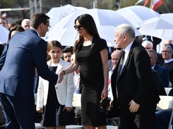 Nie ustają krytyczne opinie na temat stylizacji ciężarnej Kaczyńskiej sprzed dwóch dni. 'Chwali się, jakby miała czym'...