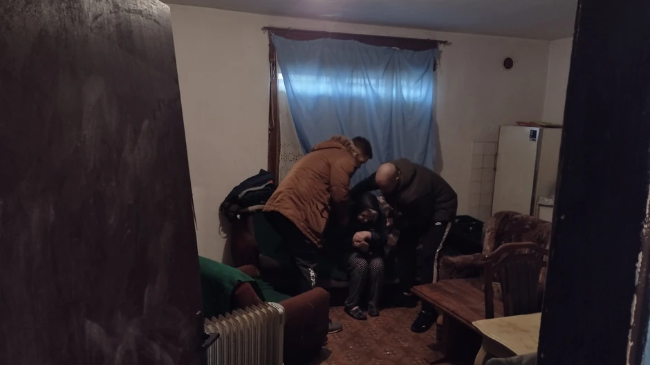 Drugovi N. C. pomažu baki Dušanki C. koja ima parkinskonovu bolest