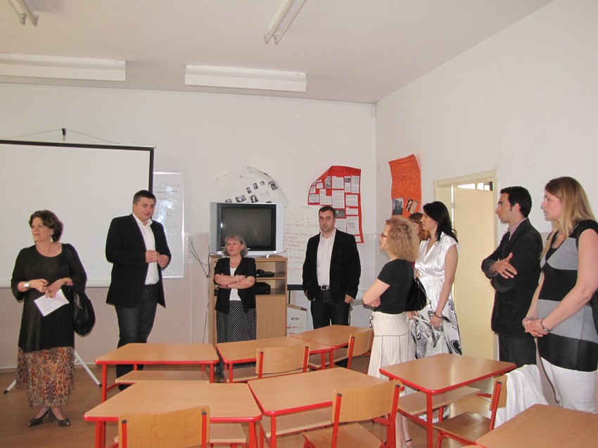 Deseta gimnazija je četvrta škola sa dvojezičnim odeljenjem u Srbiji