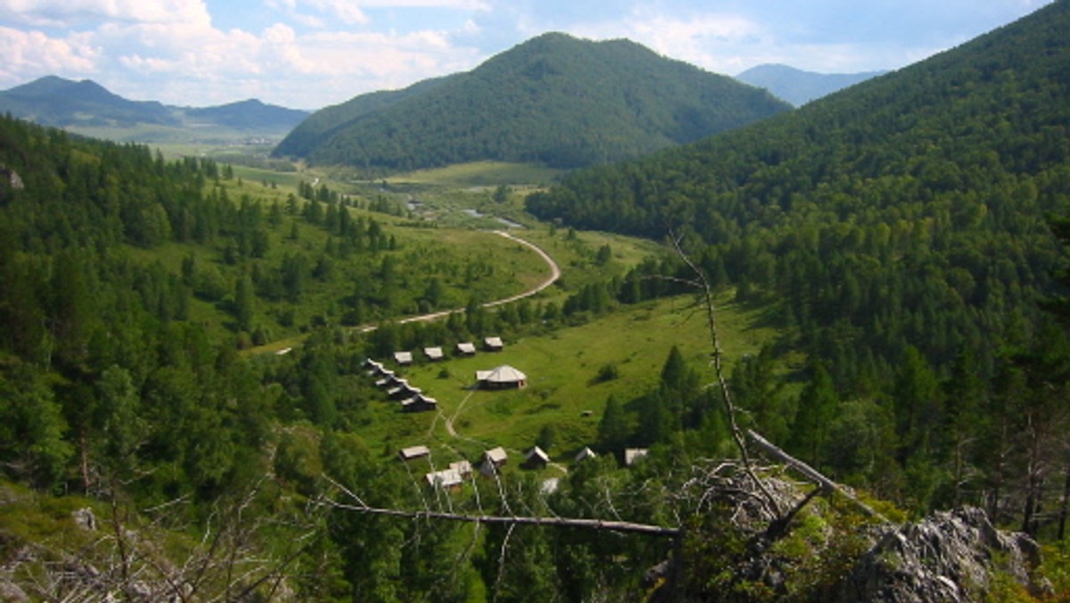 Syberia? Pierwsze skojarzenie to bezkresny, zamarznięty step. A przecież Ałtaj to przepiękne góry i wspaniałe miejsce na wakacyjna przygodę.