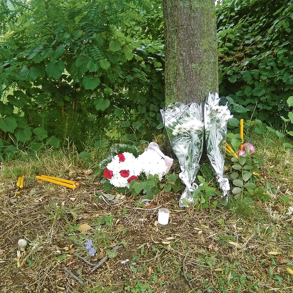 Cveće na mestu gde su poginule devojčice