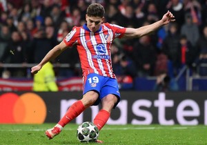 Hulijan Alvarez se okliznuo dok je šutirao u penal seriji protiv Real Madrida | Foto: Getty Images