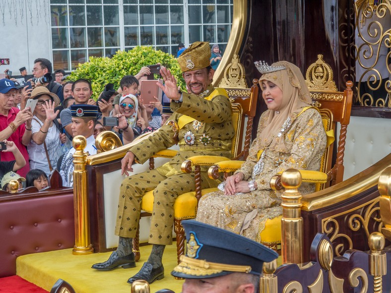 Sułtan Brunei Hassanal Bolkiah z żoną