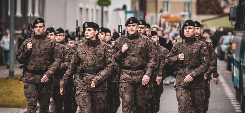Te osoby jako pierwsze mogą dostać wezwanie do wojska. Wśród nich "grupa kobiet"