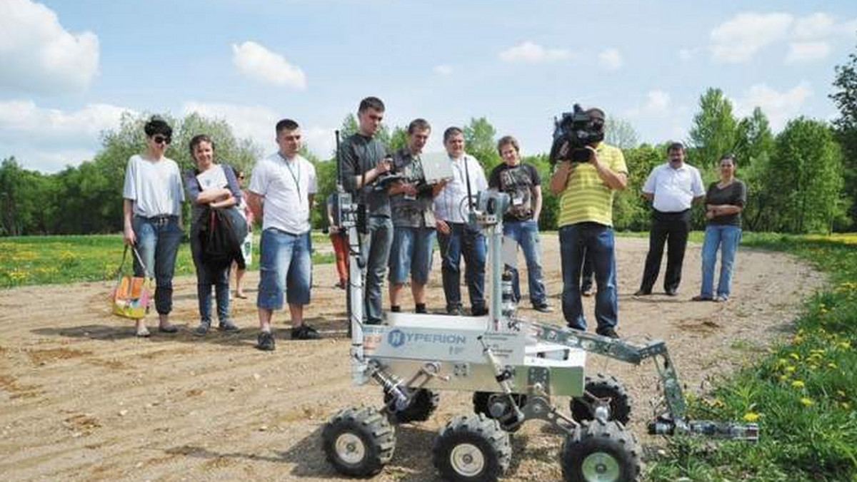 Konstruują niezwykłe samoloty, szybkie bolidy, marsjańskie łaziki, projektują siłownie wiatrowe, roboty, a także ortopedyczne protezy. Studenci Politechniki Białostockiej mają mnóstwo zrealizowanych pomysłów, za sprawą których odnoszą coraz to nowe sukcesy i zdobywają rozgłos na świecie - informuje "Gazeta Współczesna".