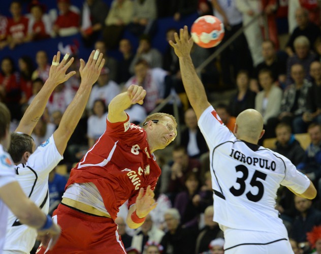 Polscy piłkarze ręczni wygrali z Rosją 24:22 (10:14)