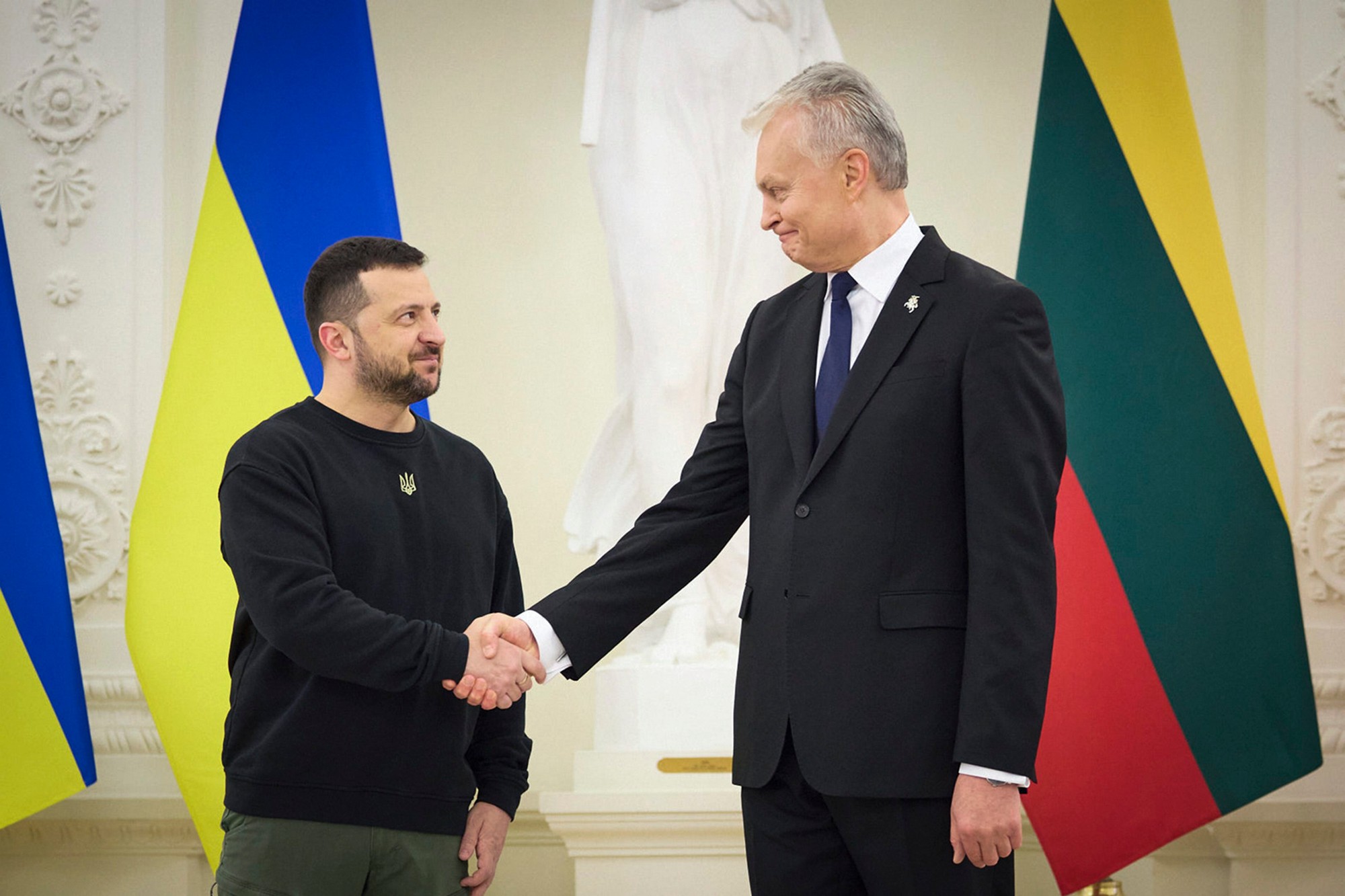 Ukrajinský prezident Volodymyr Zelenskyj na návšteve Litvy s prezidentom Gitanasom Nausėdaom.