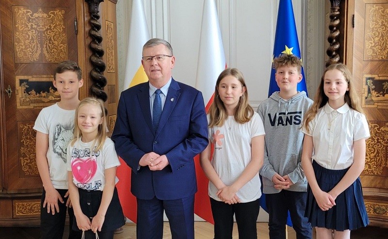 Małopolska marszałek Witold Kozłowski i dzieci