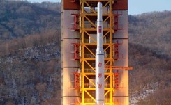 'Prezent dla wielkiego wodza Kim Dzong Una'. Korea Północna: Nie zaprzestaniemy wystrzeliwania rakiet