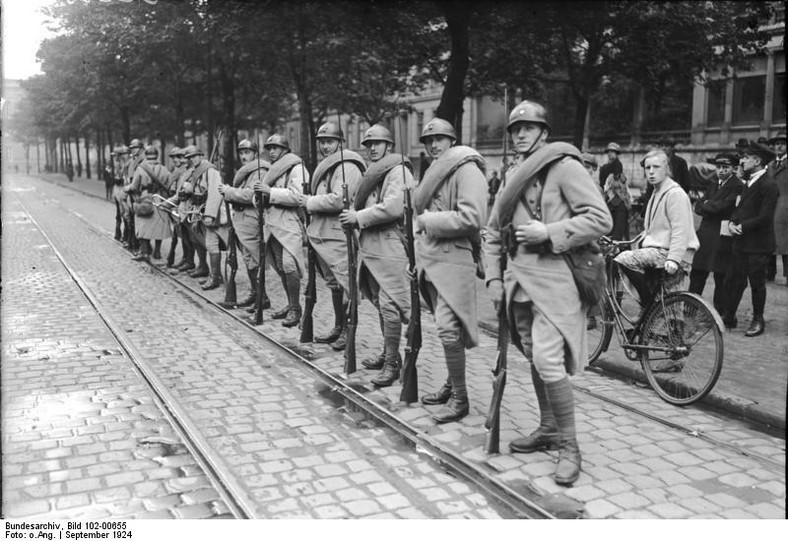 Okupacja Zagłębia Ruhry, francuscy żołnierze w Hoerde, dzielnicy Dortmundu, wrzesień 1924 r.
