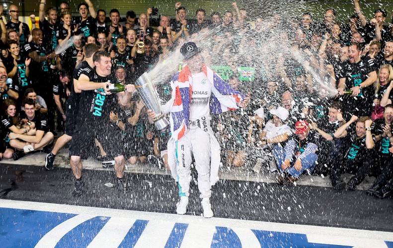 Lewis Hamilton mistrzostwo Formuły 1 fetował w towarzystwie Nicole Scherzinger