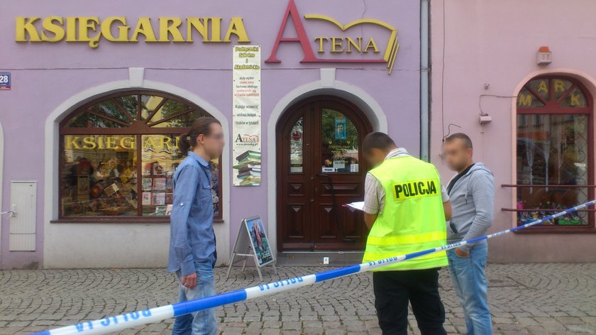 Brutalny atak w księgarni. Dziewczynka uderzona siekierą