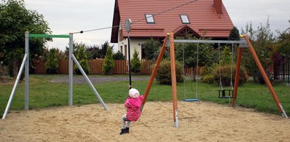 Afera o kolejkę na placu zabaw. Chcą ją zabrać dzieciom