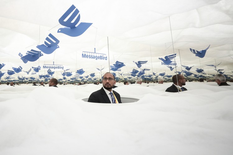 Instalacja firmy MessageBird podczas targów Mobile World Congress w Barcelonie