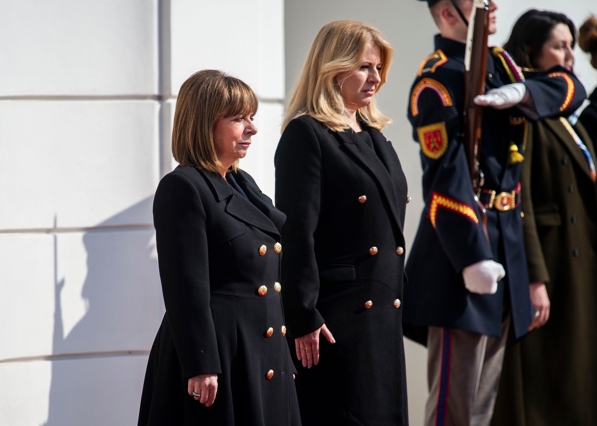 Grécka prezidentka  Katerina Sakellaropulová a prezidentka SR Zuzana Čaputová počas oficiálnej návštevy v Prezidentskom paláci v Bratislave.