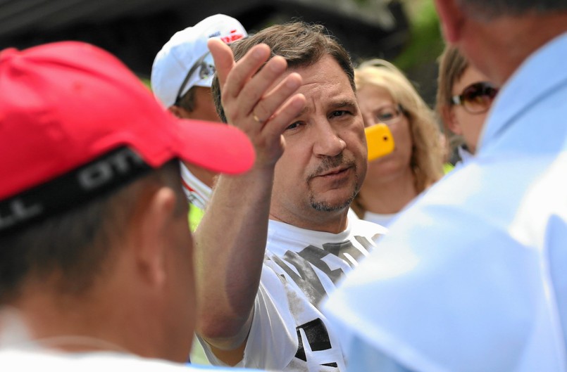 Piotr Duda urodził się w 1962 roku, do Solidarności wstąpił w roku 1980. Jednak już rok później został powołany do wojska. Służbę odbył w VI Pomorskiej Dywizji Powietrzno-Desantowej, to w jej ramach był wraz z kontyngentem ONZ w Syrii na Wzgórzach Golan. Kiedy wrócił z wojska, ponownie stawił się do pracy w hucie w Gliwicach. Był tam tokarzem. Choć należał do "S", nie był zbyt widoczny. Jak sam potem mówił, był jeszcze wtedy za młody.