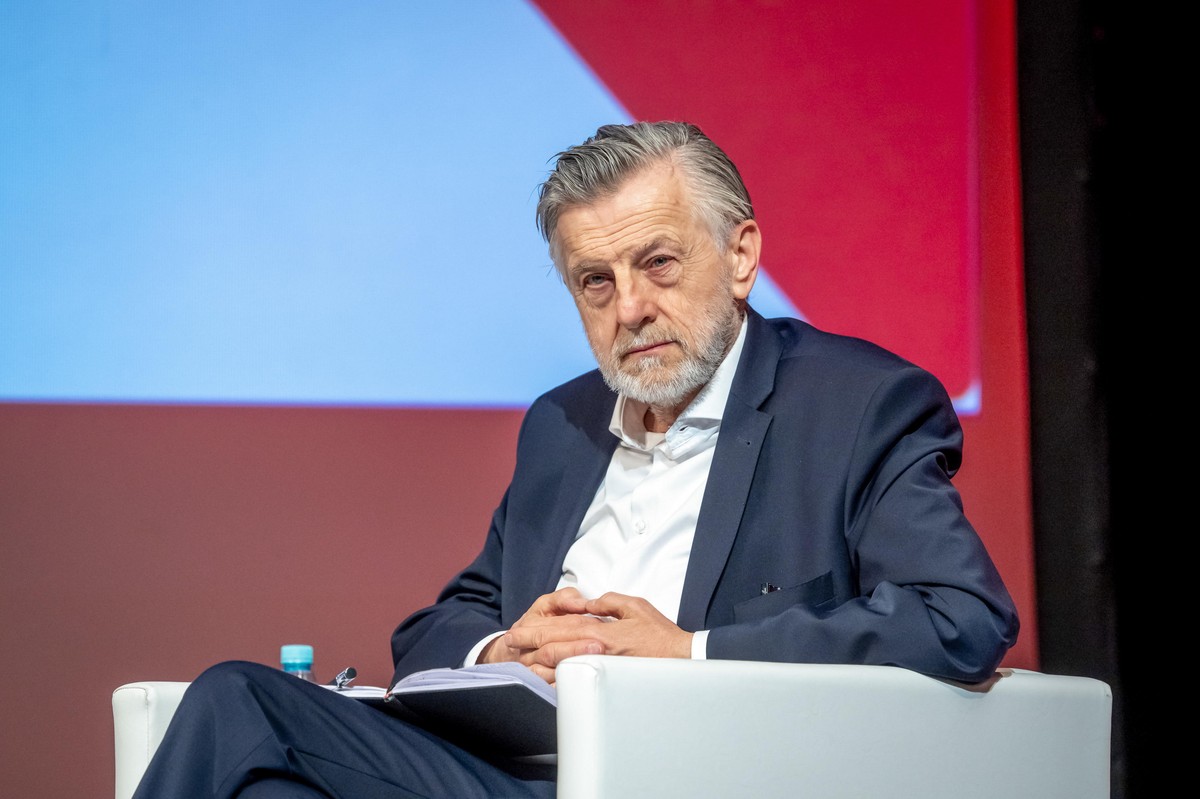 Socjolog, profesor nauk społecznych, doradca prezydenta RP Andrzej Zybertowicz