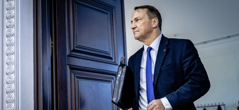 Eksplozja drona wojskowego. Sikorski zapowiada "protest wobec sprawcy"