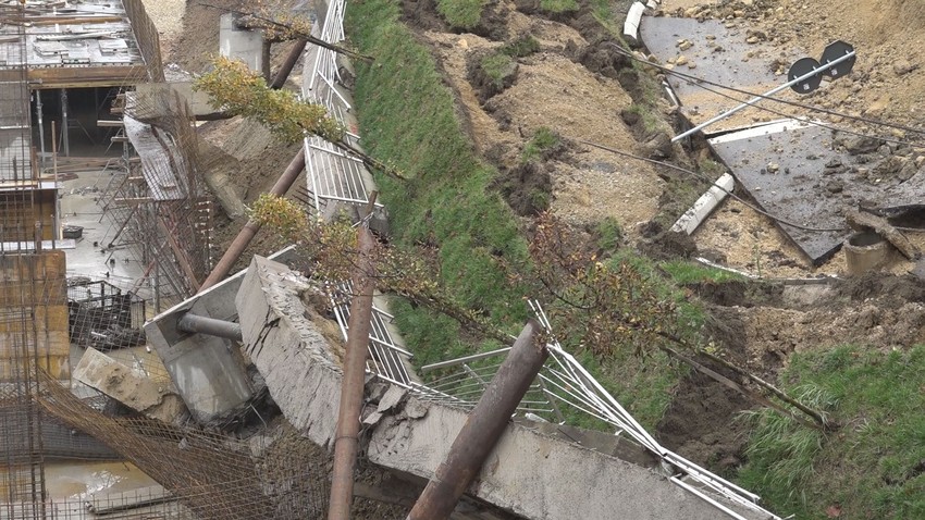 Beton popucao, a zemlja se samro sručila