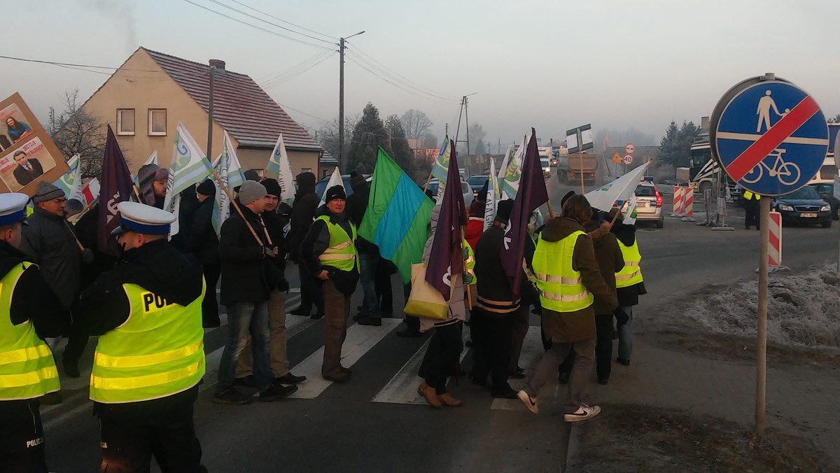 Opolscy kierowcy powinni się przygotować na coraz częstsze blokady dróg i protesty. Przeciwnicy powiększenia Opola coraz dobitniej pokazują swoje zdanie i szykują kolejną manifestację w piątek, która odbędzie się w godzinach popołudniowych w Czarnowąsach.