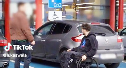 Niepełnosprawny tiktoker upomniał na parkingu kierowcę. Jego reakcja zaskakuje