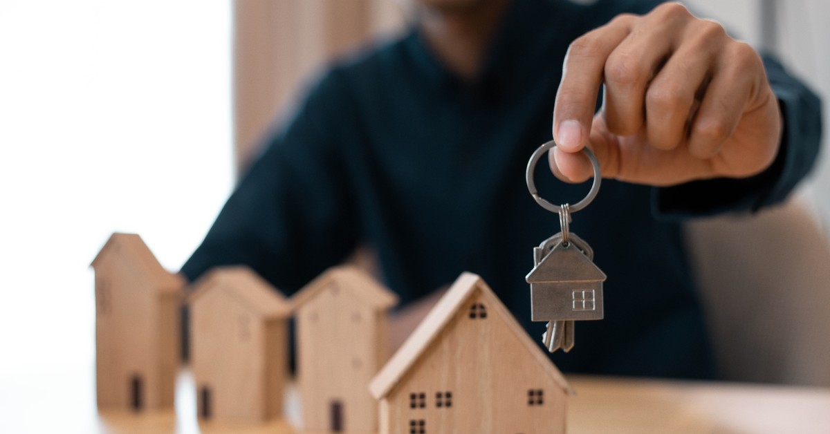 Jak zostać pośrednikiem w obrocie nieruchomościami? [Przewodnik prawny]