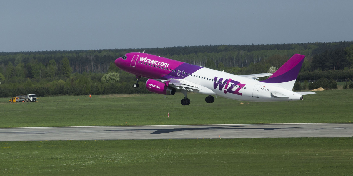 Może być tak, że niezaszczepieni nie polecą samolotem linii Wizz Air. Na razie ta zasada obowiązuje załogi. 