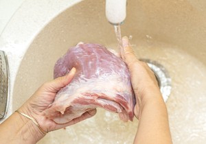 Svaka druga domaćica pogrešno odmrzava meso