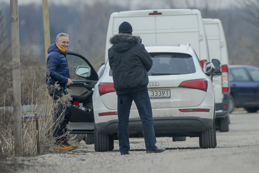 Jarosław Kret przy samochodzie