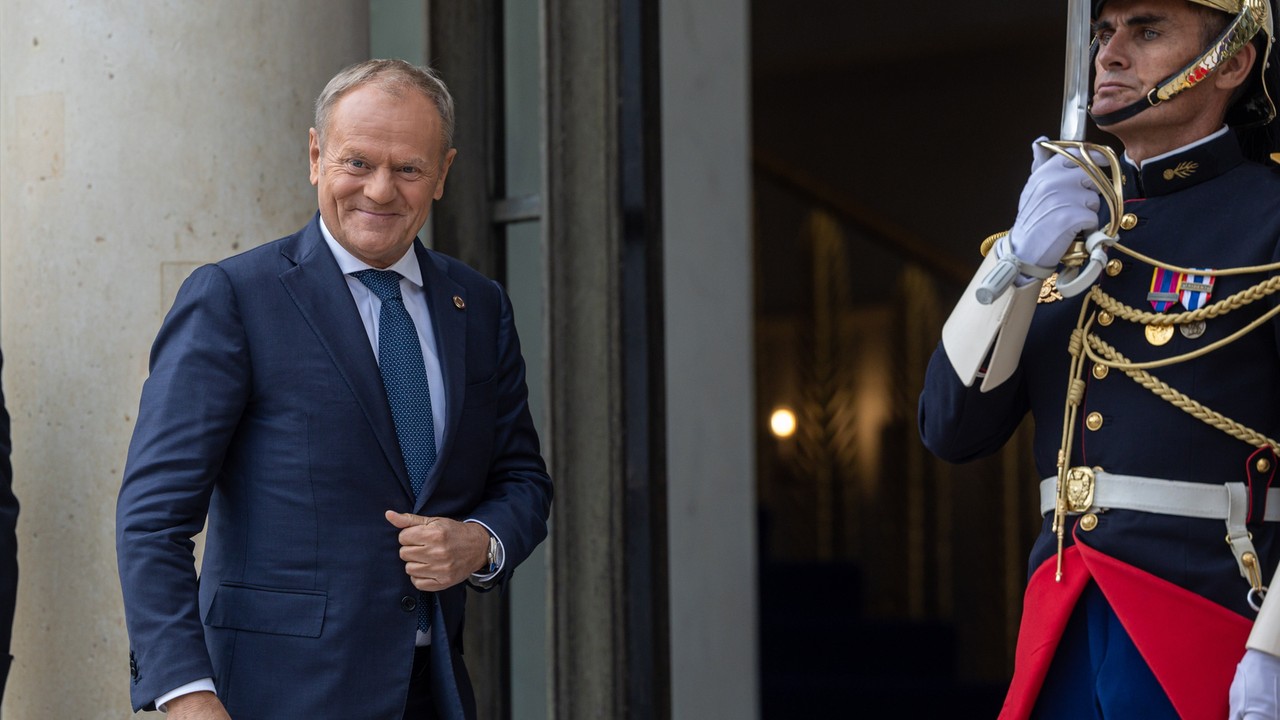 Prezydent Francji nie przywitał Donalda Tuska? Rzecznik rządu tłumaczy