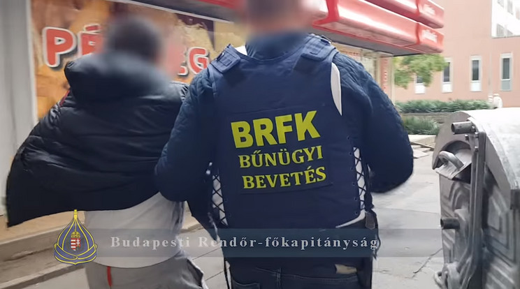 Vádat emeltek három férfi ellen, akik légfegyverrel raboltak ki külföldieket a belvárosban /Fotó: police.hu