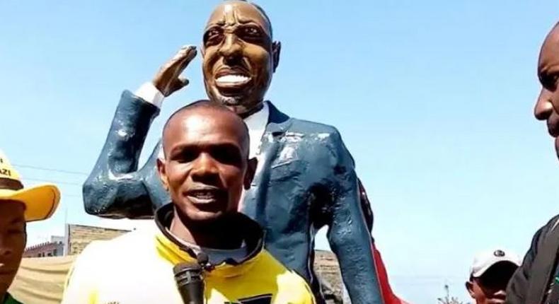 Silas Wanjeru to push DP Ruto's sculpture on wheelbarrow from Nakuru to Nairobi