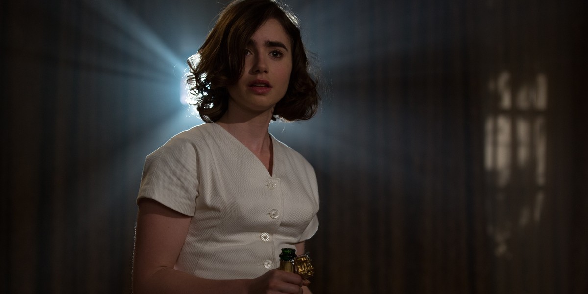 Marla Mabrey (Lily Collins), królowa piękności z małego miasteczka, aktorka i pobożna baptystka wyrusza do Los Angeles - czy czeka tam na nią prawdziwa miłość?