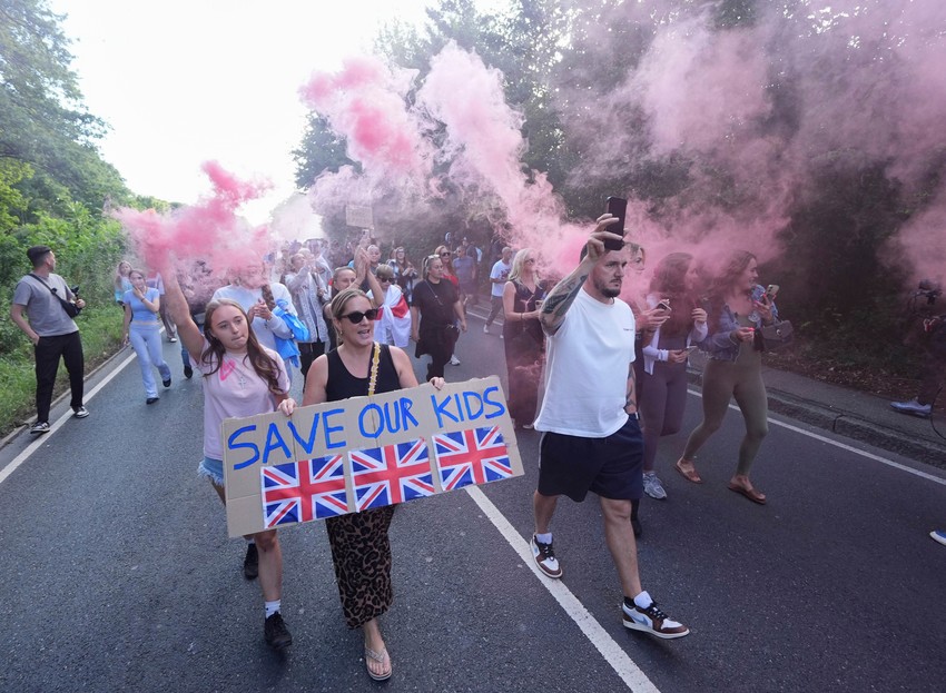 Protest ispred hotela "Bel" u Epingu 20. jula