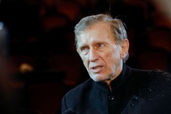 Jan Englert o rodzinnych tajemnicach. Ma trudne relacje ze znanym bratem