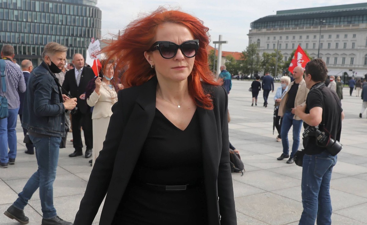 Warszawa, 10.07.2020. Szefowa Kancelarii Sejmu Agnieszka Kaczmarska (C) podczas uroczystości na pl. Piłsudskiego w Warszawie, w miesięcznicę katastrofy smoleńskiej, 10 bm. (tg/doro) PAP/Tomasz Gzell