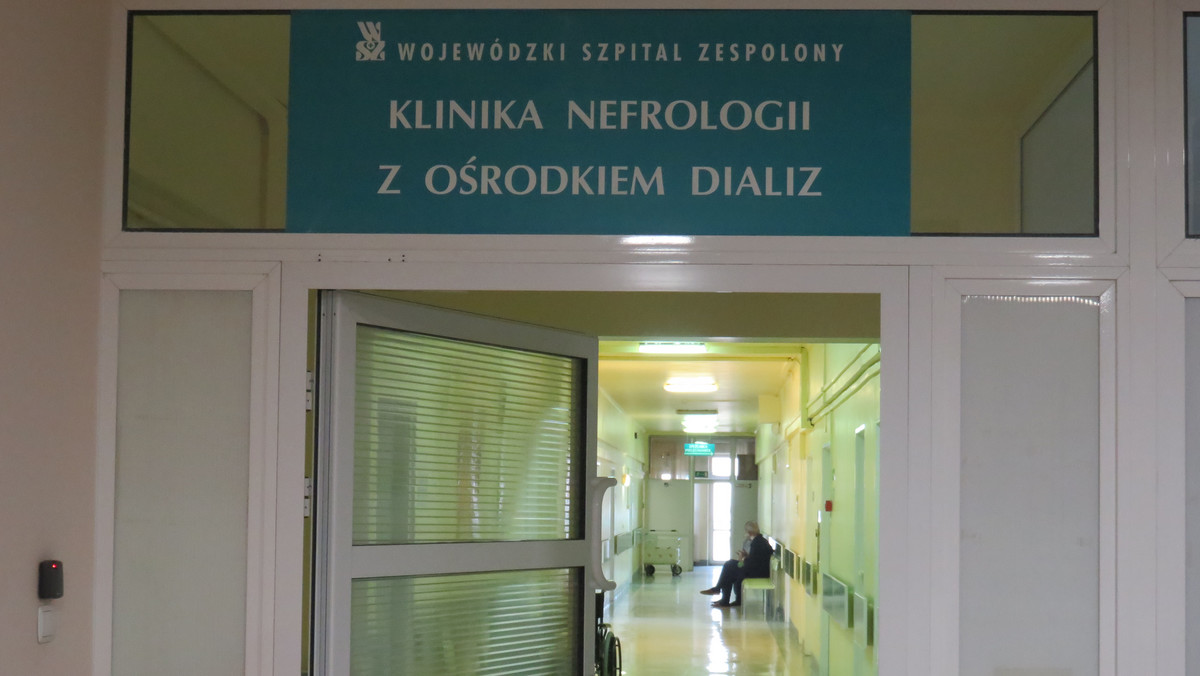 Zespół Kliniki Nefrologii Wojewódzkiego Szpitala Zespolonego w Kielcach rozpoczął wykonywanie zabiegów LDL-aferezy. Polegają one na mechanicznym oczyszczaniu surowicy krwi z lipidów. Szpital na Czarnowie jest jednym z siedmiu w kraju i jedynym w województwie świętokrzyskim ośrodkiem, gdzie realizowana jest ta metoda leczenia.