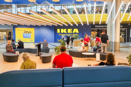 Ikea obniża ceny połowy produktów