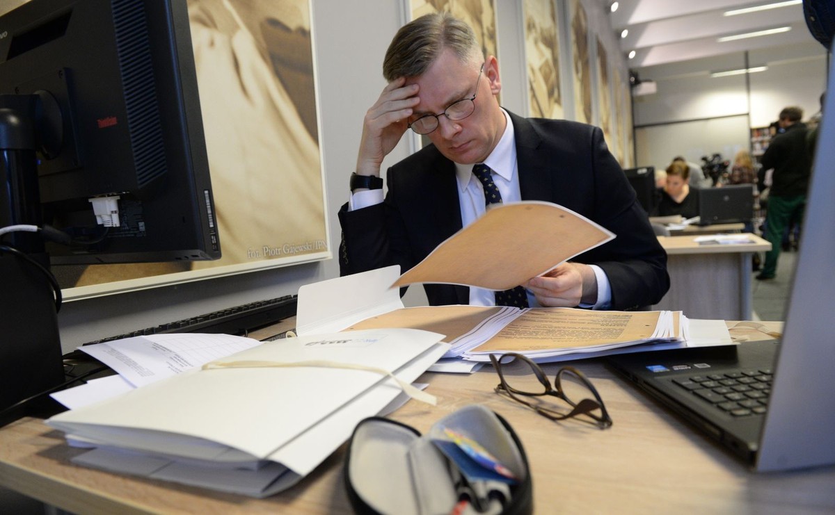 Historyk Sławomir Cenckiewicz w czytelni IPN