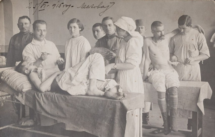 Smilja Joksić, previjanje ranjenika, 1915