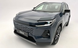 widziałem nową toyotę rav4 na żywo. szczerze? już wiem, dlaczego polacy kupują ją w ciemno