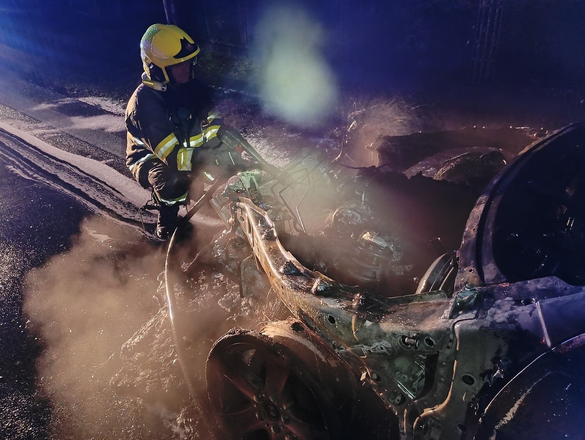 Hasiči zasahovali pri požiari auta v Dargove.