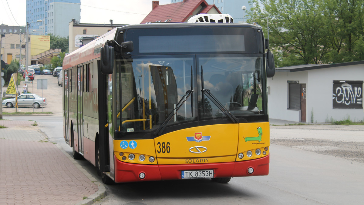 Firmy Volvo i Solaris zgłosiły się do przetargu ogłoszonego przez Zarząd Transportu Miejskiego w Kielcach. Teoretycznie ZTM powinien zdecydować, od którego z tych producentów kupi 25 nowoczesnych autobusów, ale lada dzień może zapaść decyzja o unieważnieniu przetargu. Obie firmy chcą o wiele więcej pieniędzy niż spodziewali się urzędnicy.